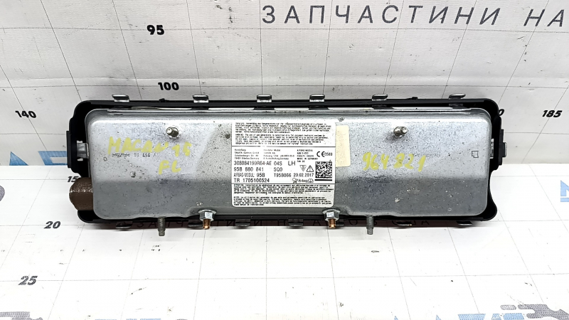 Подушка безопасности airbag коленная водительская левая Porsche Macan 15-26 царапины