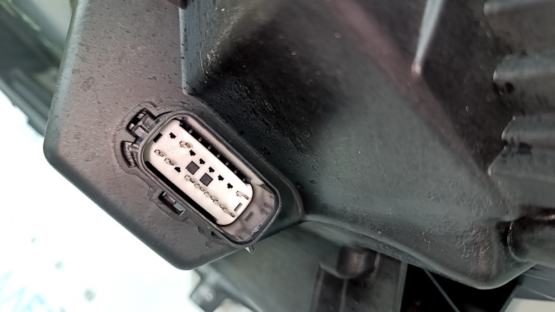 Фара передняя правая Ford Escape MK4 20-22 галоген + LED DRL, полез лак