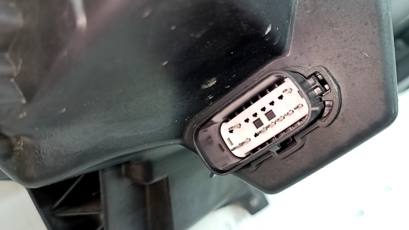 Фара передняя левая Ford Escape MK4 20-22 галоген + LED DRL, царапина