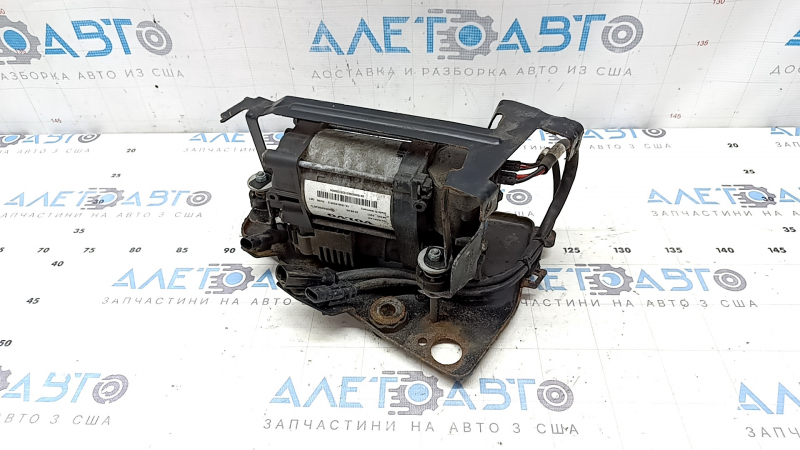 Компрессор пневмоподвески Volvo XC90 16-26 ржавый кронштейн