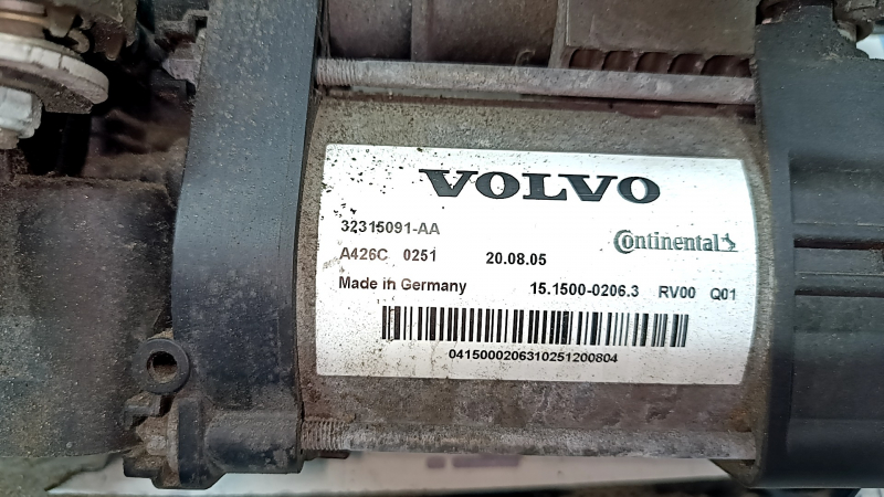 Компрессор пневмоподвески Volvo XC90 16-26 ржавый кронштейн