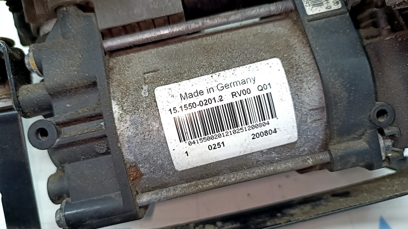 Компрессор пневмоподвески Volvo XC90 16-26 ржавый кронштейн