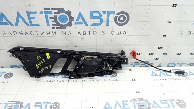 Ручка двери внутренняя передняя левая Audi A4 B9 17-25 с подсветкой, с накладкой, треснуто крепление