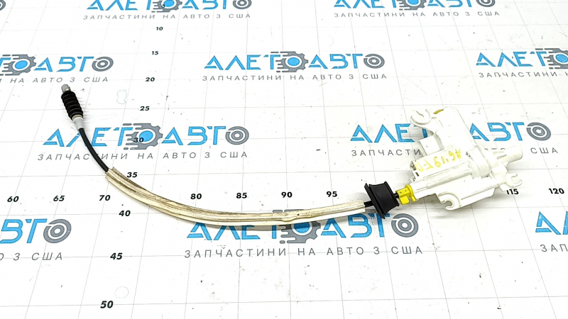 Доводчик двери передний правый Audi A6 19-25 с тросом