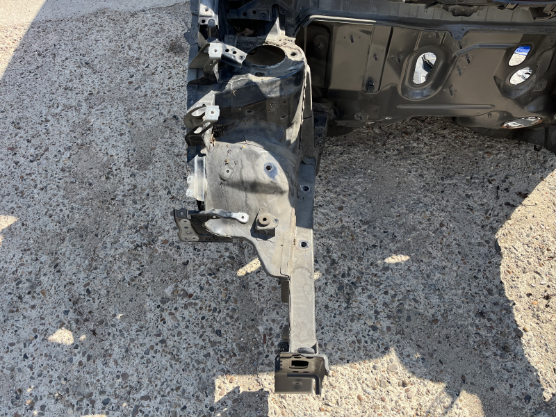 Четверть передняя правая Toyota Prius V 12-17 на кузове, черная