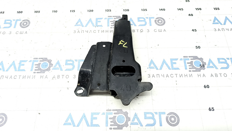 Кронштейн передней стойки левый Toyota Prius V 12-17