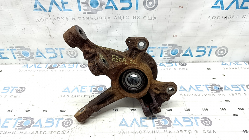 Цапфа со ступицей передняя левая Ford Escape MK4 20-26 AWD ржавая, ступица под замену