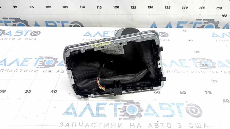 Ручка АКПП с накладкой шифтера VW Jetta 22-26 кожа черная, с подсветкой, царапины, трещина