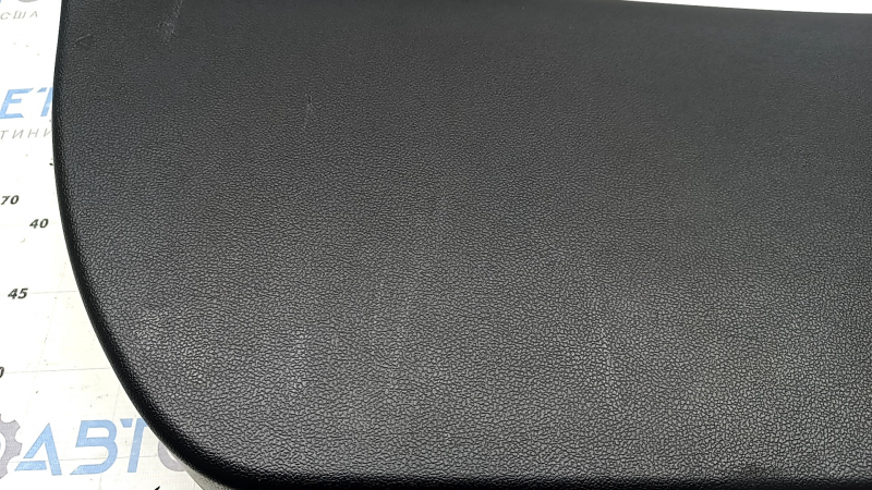 Обшивка двери багажника нижняя Toyota Prius 50 16-22 черная, потерта