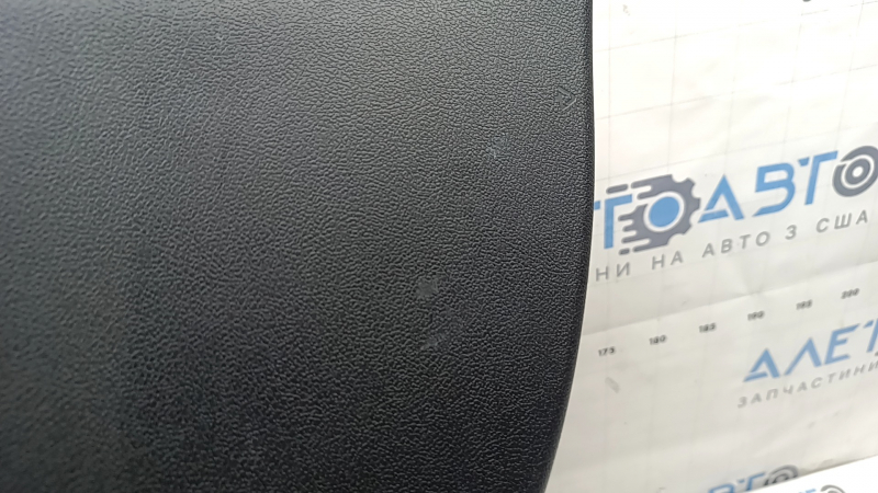 Обшивка двери багажника нижняя Toyota Prius 50 16-22 черная, потерта