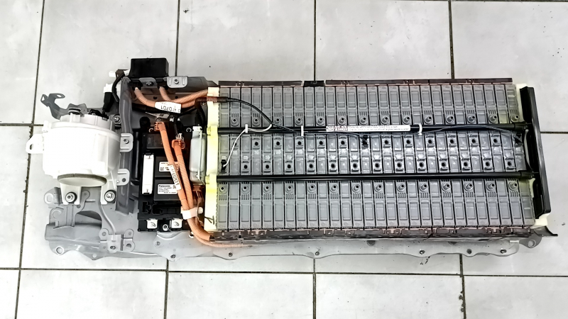 Аккумуляторная батарея ВВБ в сборе Toyota Prius V 12-17 114к, 4,5-5,2А*ч, 2015, с вентилятором, коррозия корпуса