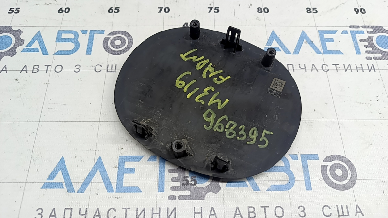 Эмблема решетки радиатора Mazda 3 19-26 под радар, сколы, треснута