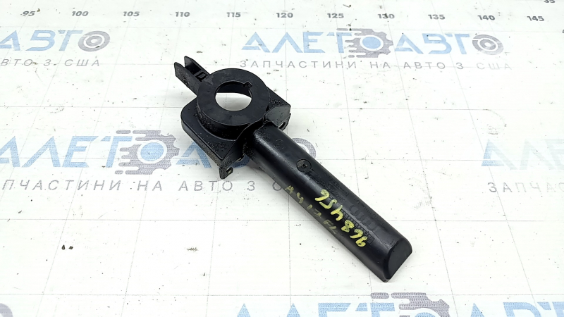 Кронштейн радіатора нижній лівий Audi A4 B9 17-25 2.0Т пластик, зламане кріплення
