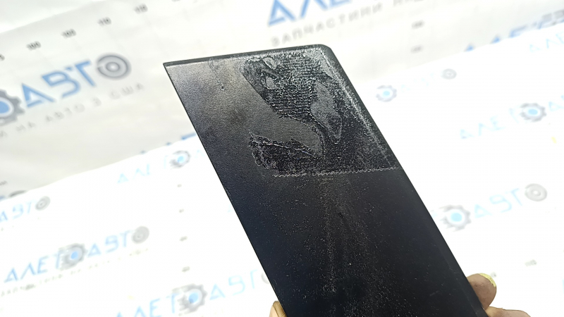 Накладка двери боковая передняя правая Mazda 3 19-25 4d в клее