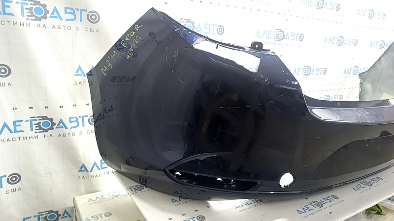 Бампер задний голый Mazda 3 19-26 4d, синий, незаводские отверстия, отсутствует фрагмент, трещина