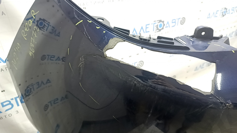 Бампер задний голый Mazda 3 19-26 4d, синий, незаводские отверстия, отсутствует фрагмент, трещина