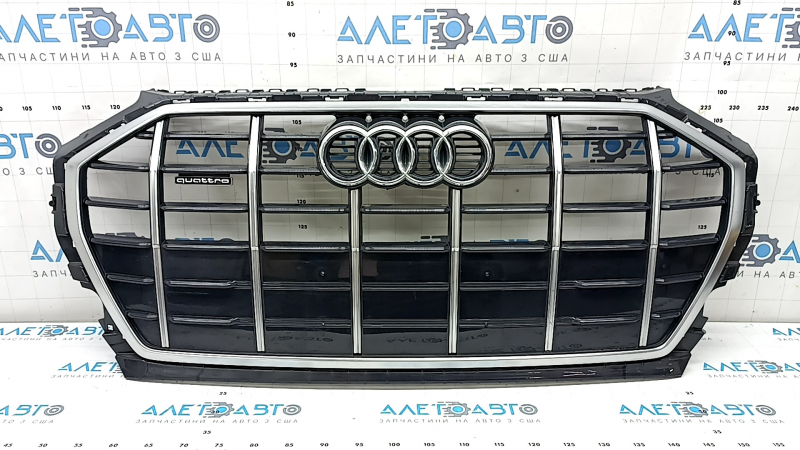 Решітка радіатора grill у зборі Audi Q5 80A 21-25 чорний глянець, емблема та молдинг хром, Quattro, під камеру, позаштатні отвори