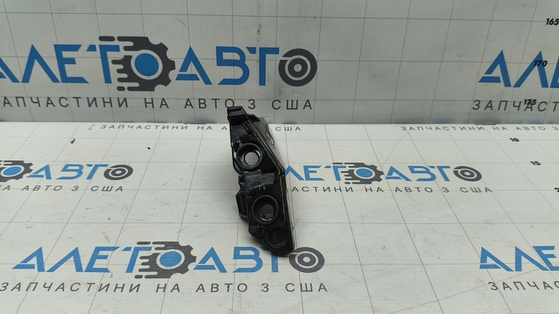 Кріплення переднього бампера праве VW Jetta 22-26