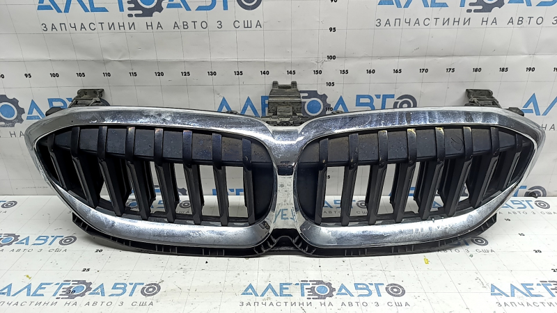 Решетка радиатора grill в сборе BMW 3 G20 19-22 с жалюзи, хром, без камеры, треснута