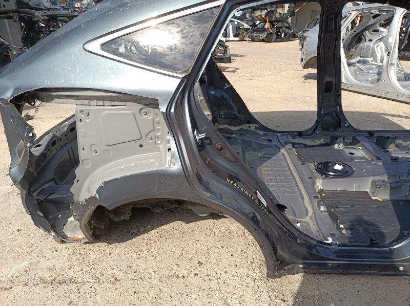 Закат заднего крыла правый Toyota Venza 21-24 на кузове, графит, тычки