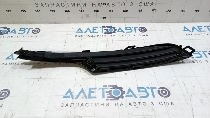 Решетка переднего бампера правая VW Golf 15-17 без хром