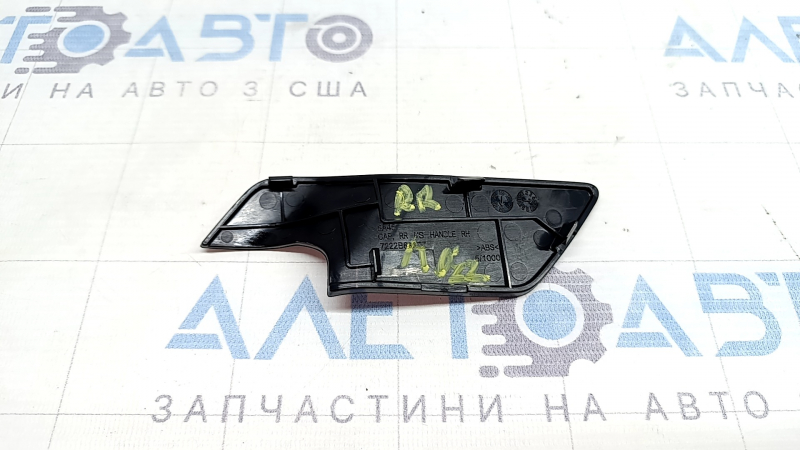 Заглушка ручки двери внутренняя задняя правая Mitsubishi Outlander 22-26 черная