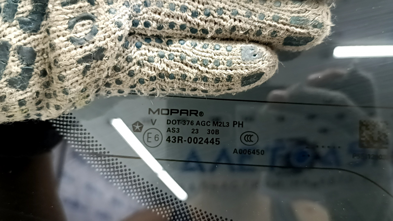 Дверь багажника голая со стеклом Jeep Compass 17-26 тонировка, серебро PSC, со спойлером, стоп сигналом и отбойниками
