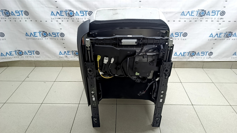 Пассажирское сиденье Mitsubishi Outlander 22-26 с airbag, электрическое, подогрев, кожа серая, под химчистку