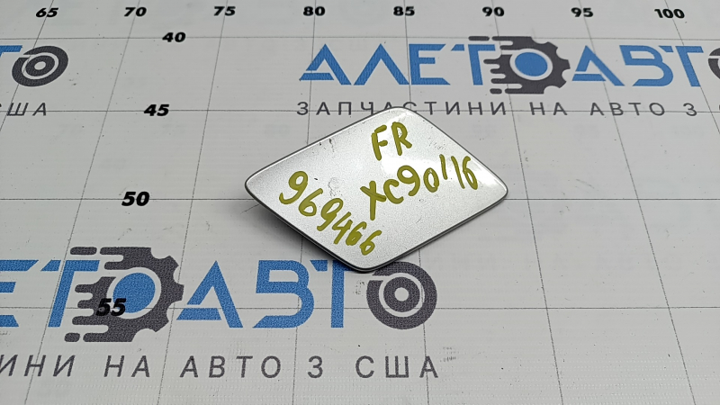 Заглушка омывателя фар переднего бампера правая Volvo XC90 16-25 тип 1 сломано крепление