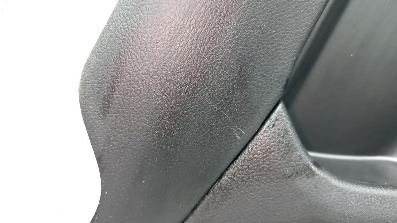 Обшивка двери карточка задняя левая Jeep Compass 22-26 черная, подлокотник кожа серая с коричневой строчкой, с ручкой, царапины