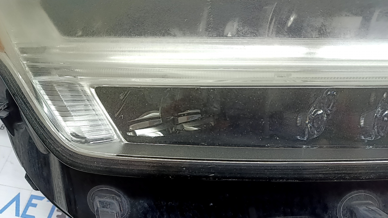 Фара передняя правая в сборе Volvo XC90 16-17 LED, царапины, полез лак, паутинка, под полировку