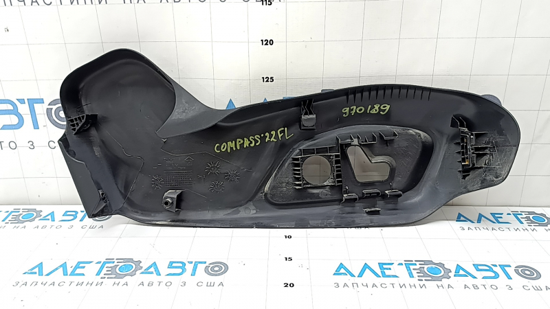 Накладка боковая водительского сиденья левая Jeep Compass 17-26 черная, под электро, побелел пластик, потерта