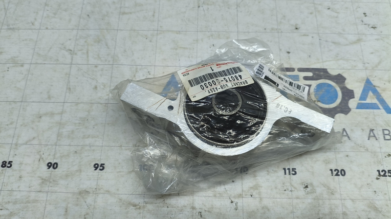 Сайлентблок нижнего рычага передний правый Lexus GS300 GS350 GS430 GS450h 06-11