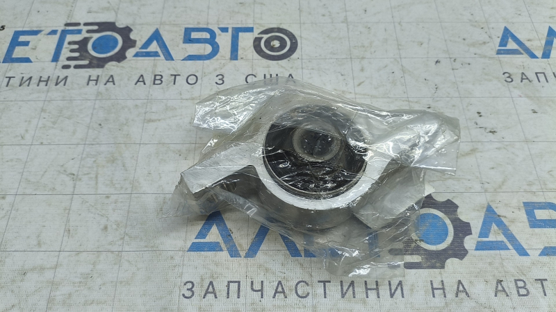 Сайлентблок нижнего рычага передний правый Lexus GS300 GS350 GS430 GS450h 06-11