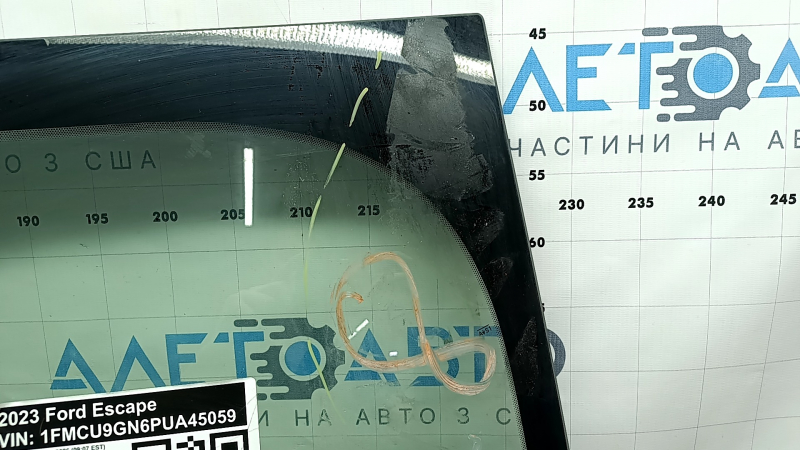 Лобовое стекло Ford Escape MK4 23-26 под датчик дождя без подогрева камеры, в клее, оплавлен кронштейн, в копоти