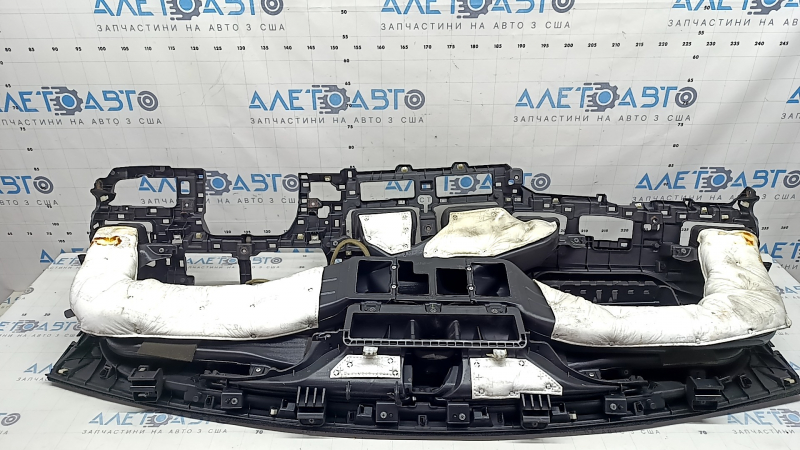 Торпедо передня панель без AIRBAG Kia Sportage 23-25 шкіра чорна, з каркасом, під перешив