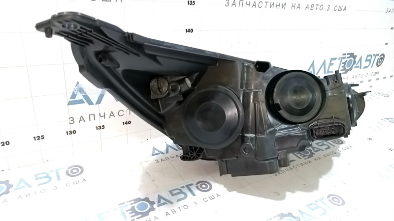 Фара передняя левая голая Ford Focus mk3 15-18 рест галоген светлая