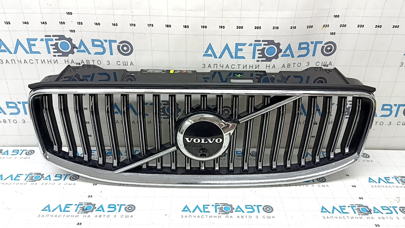 Решетка радиатора grill со значком Volvo XC60 22-23 хром, под камеру, тычки, сломано крепление, трещина в эмблеме