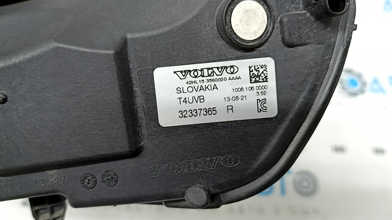 Противотуманная фара птф правая Volvo XC60 20-26 code: XE0D, под полировку