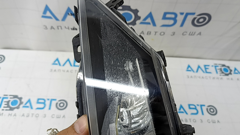 Противотуманная фара птф правая Volvo XC60 20-26 code: XE0D, под полировку