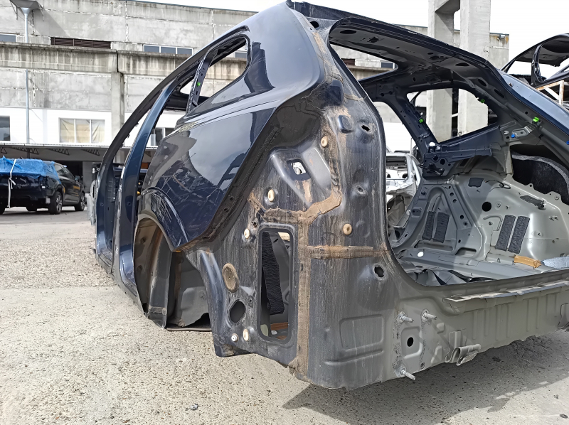 Четверть крыло задняя левая Volvo XC60 18-24 на кузове, синяя