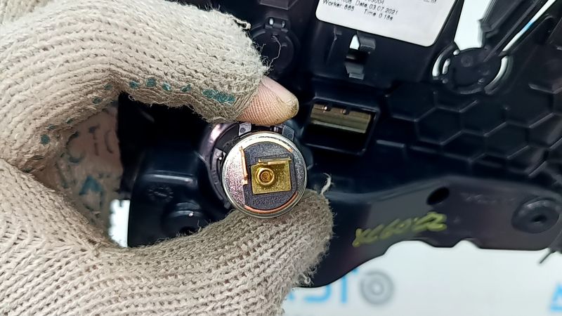 Бокс карман центральной консоли Volvo XC60 18-26 под дерево Linear Lime с хромом и прикуривателем