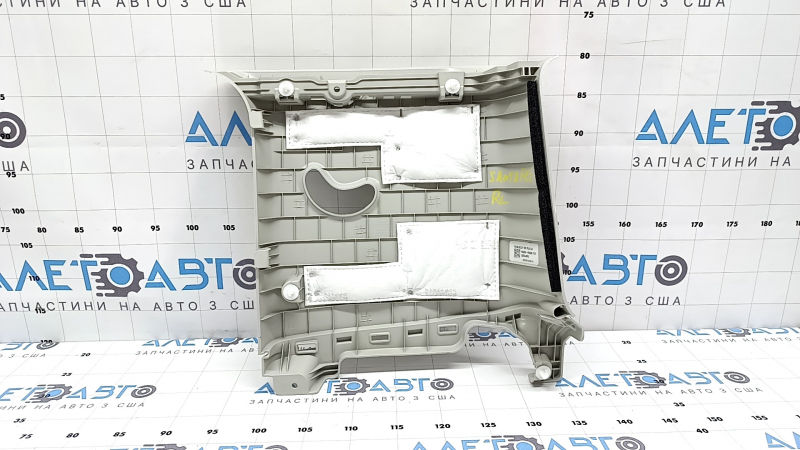 Накладка задней стойки передняя левая Hyundai Santa Fe 24-26 серая, царапины