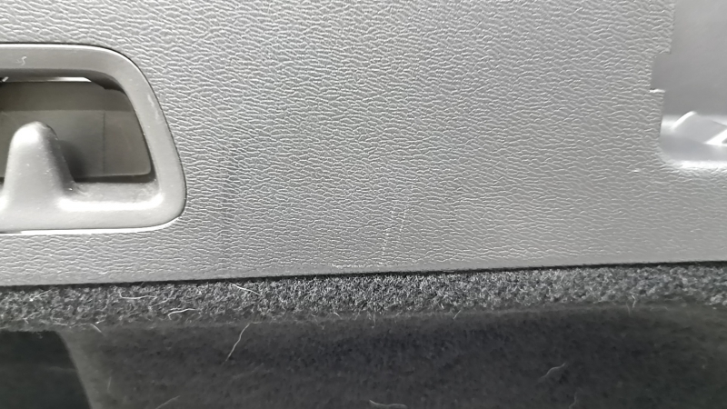 Обшивка арки левая Volvo XC60 18-26 черная под прикуриватель и сетку, с подсветкой, без корпуса прикуривателя, царапины