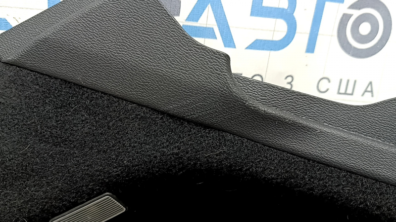 Обшивка арки левая Volvo XC60 18-26 черная под прикуриватель и сетку, с подсветкой, без корпуса прикуривателя, царапины