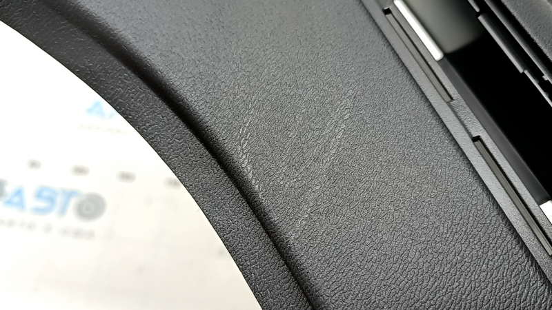 Накладка задней стойки за форточкой левая Volvo XC60 18-26 черная, царапины