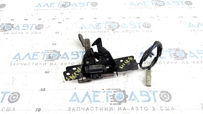 Замок капота Kia Sportage 23-26 с датчиком, сломано крепление фишки
