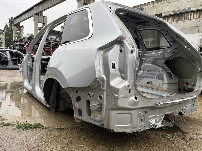 Четверть крыло задняя левая Volvo XC90 16-26 на кузове, серебро, примят порог, тычки на закате
