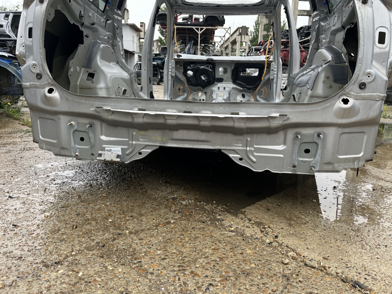 Задняя панель Volvo XC90 16-26 на кузове, серебро