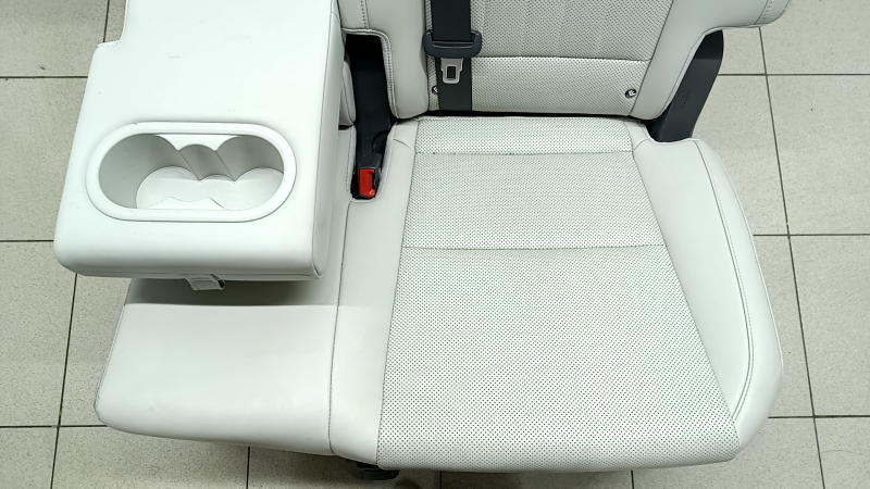 Заднее сиденье левое 2 ряд Hyundai Santa Fe 24-26 с airbag, кожа серая, с ремнем и подлокотником, электро, под 3 ряда, под химчистку